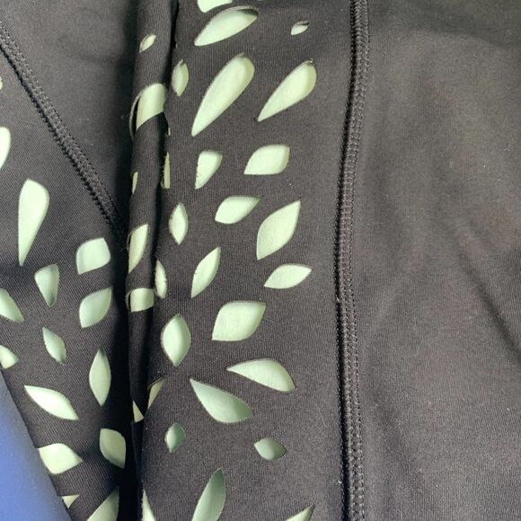 CALIA Laser Cut Capris in Black & Caviar/Mint Size Small - Picture 9 of 12